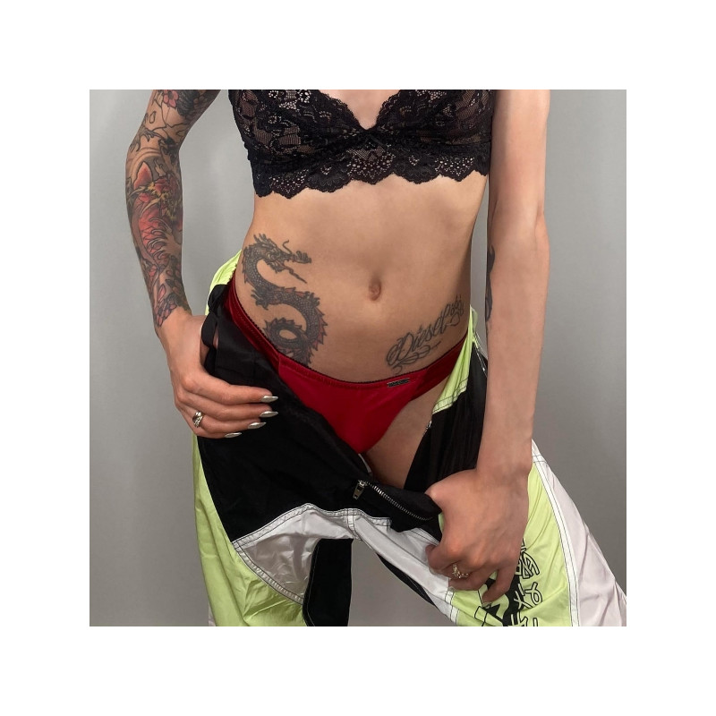 String Cute Satin Burgundy Soul - Carmen Liu - Tucking