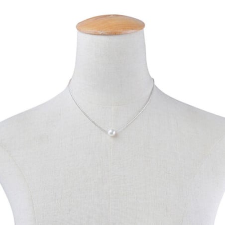 Chaine fine avec pendentif perle - Colliers pour travestis Chaine fine avec pendentif perle - Colliers pour travestis