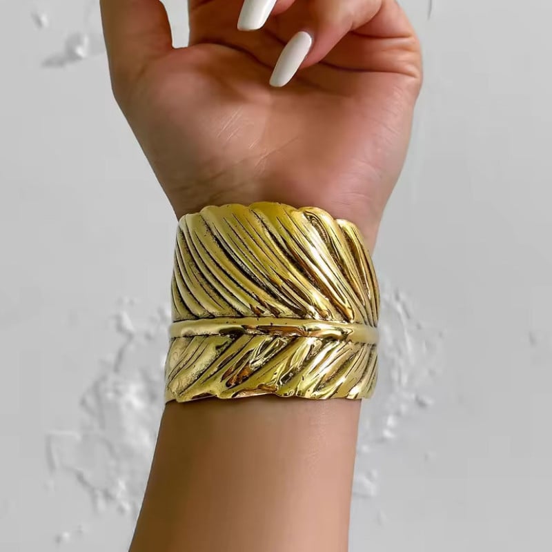 Manchette plume dorée - Bracelets pour travestis