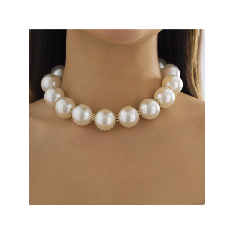 Round necks in large pearls - Necklaces